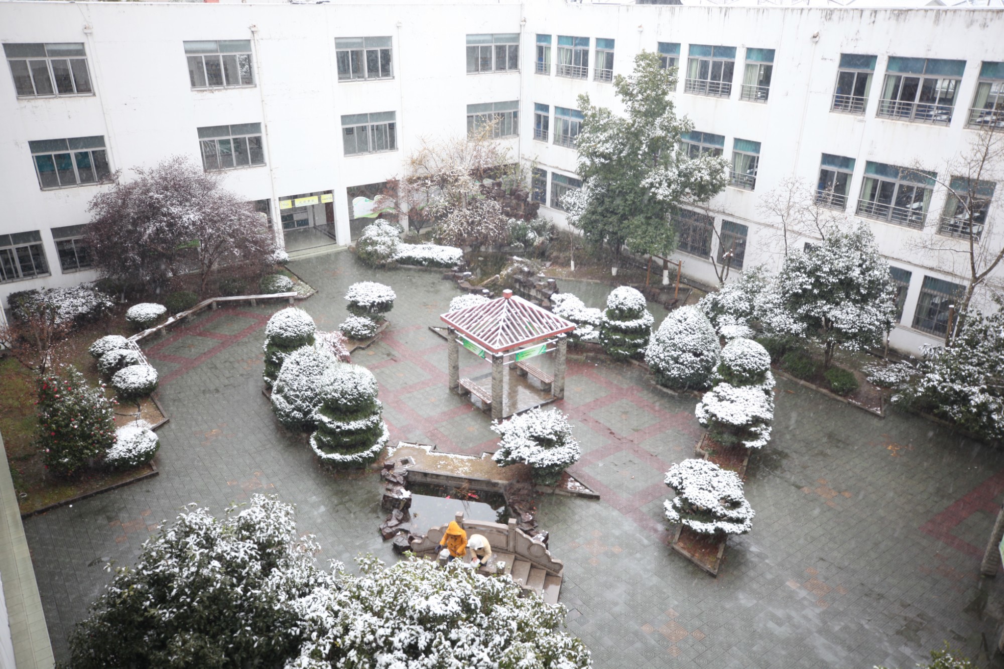 碧波雪景